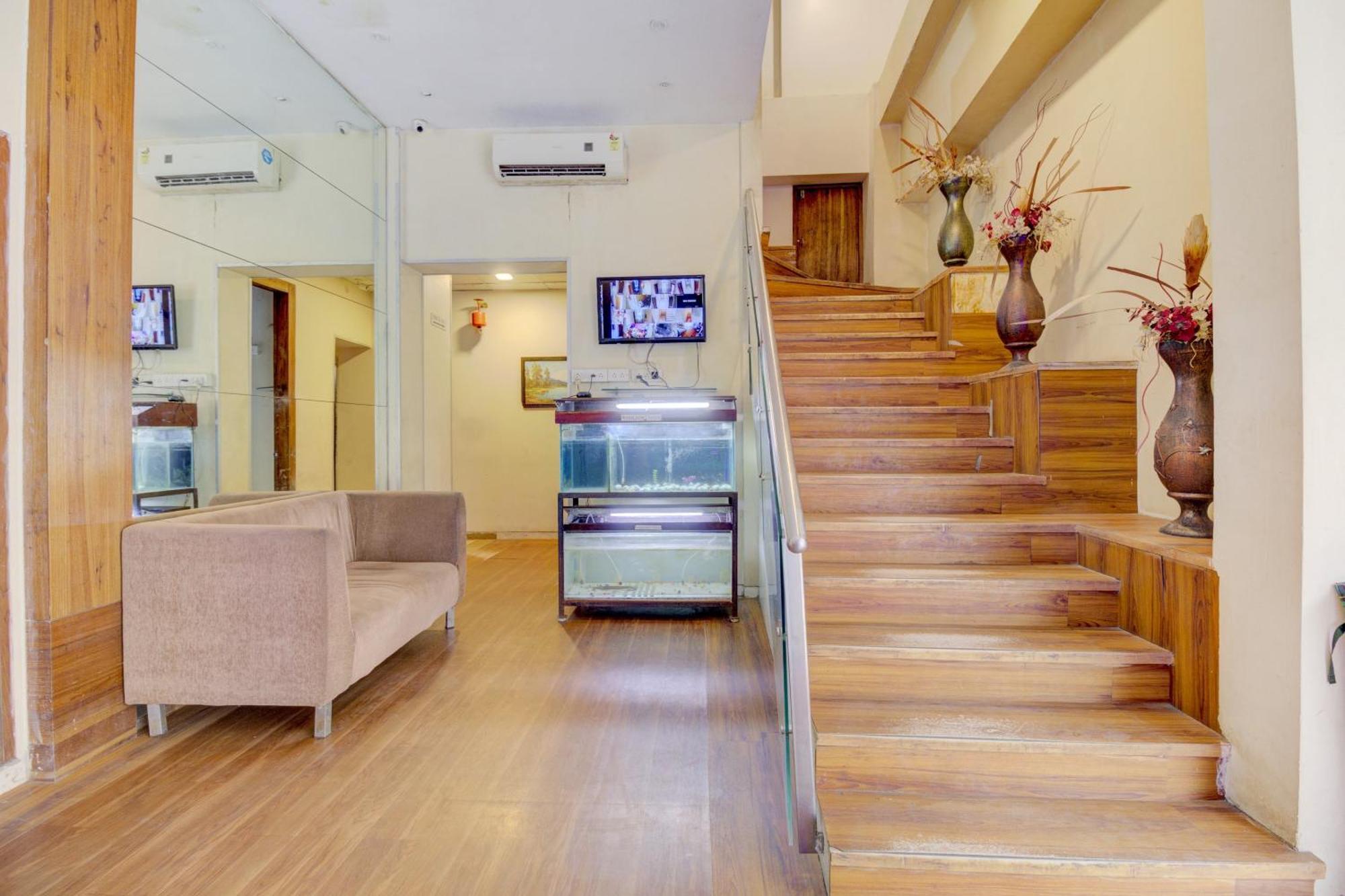Hotel O Address Inn Мумбаи Экстерьер фото
