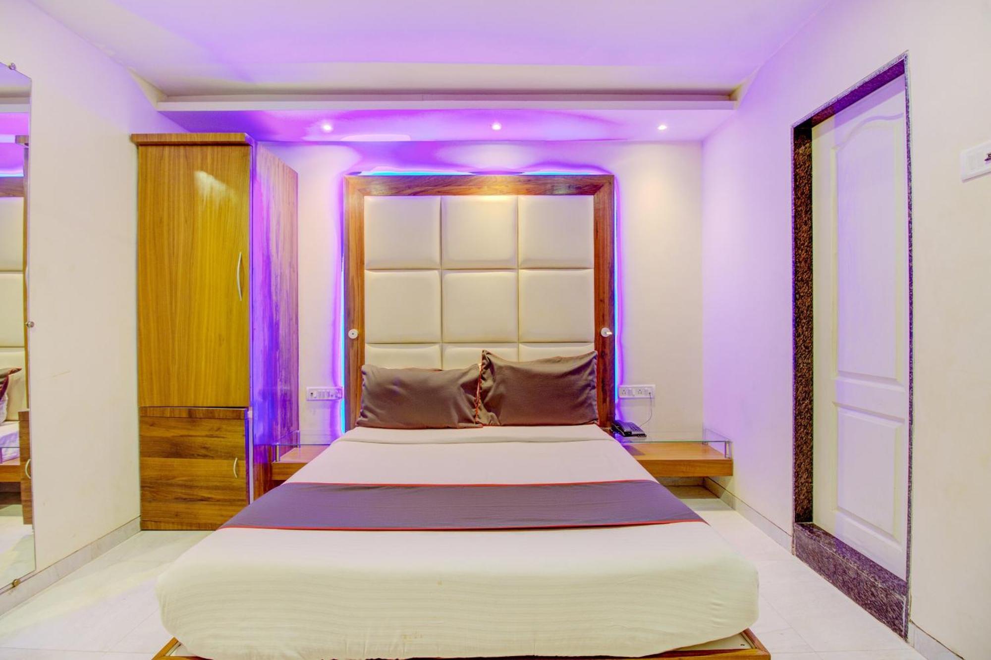 Hotel O Address Inn Мумбаи Экстерьер фото