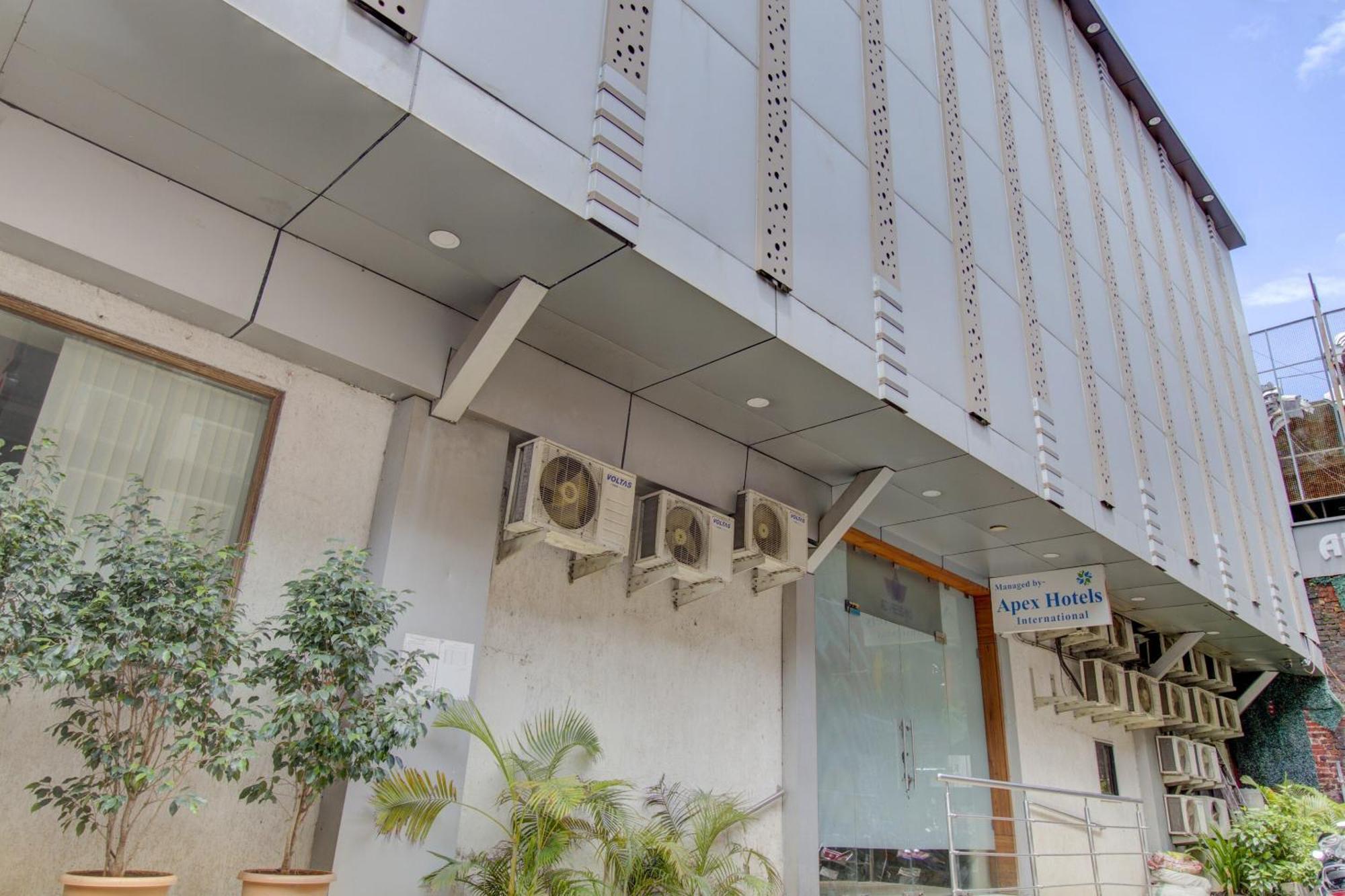 Hotel O Address Inn Мумбаи Экстерьер фото