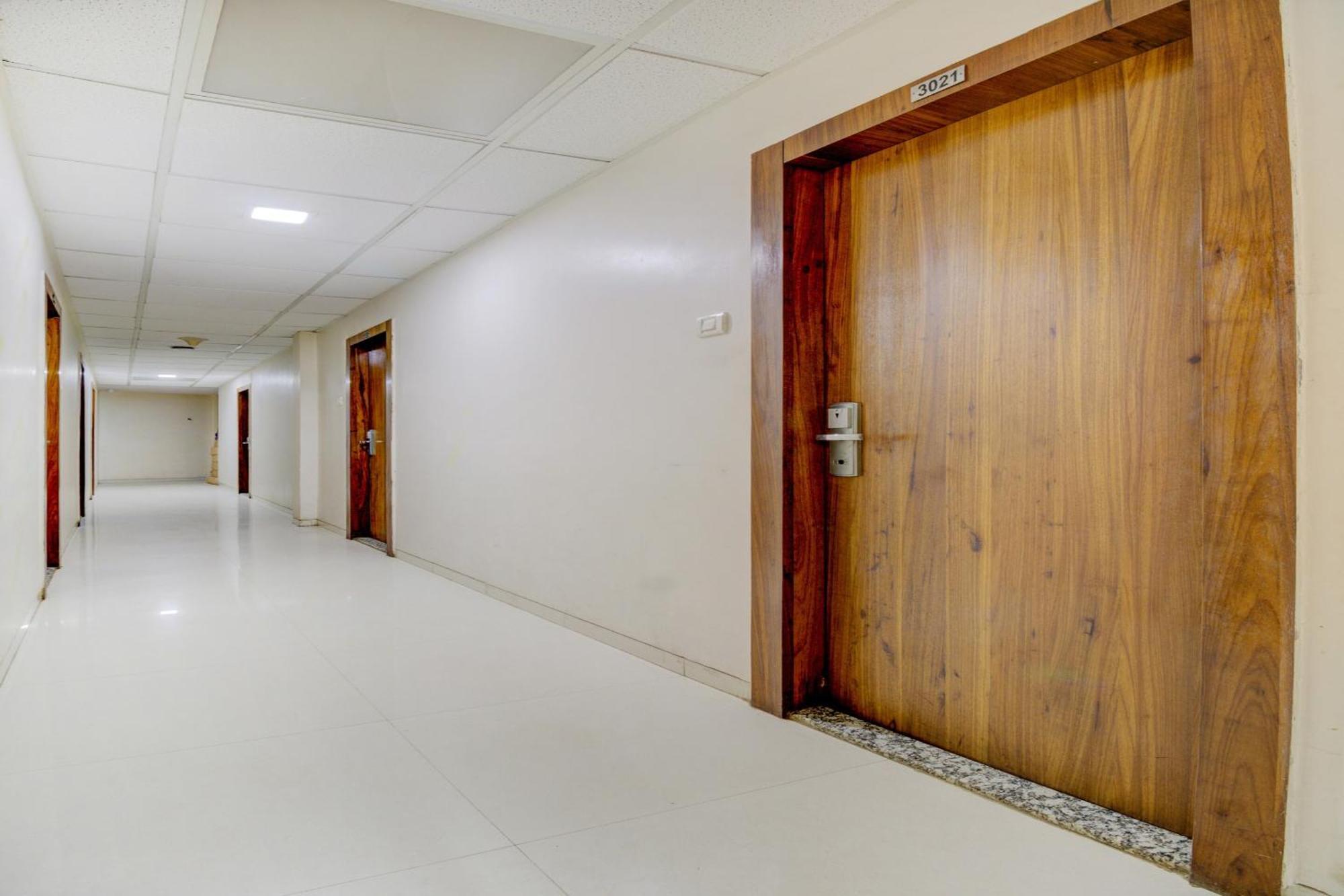 Hotel O Address Inn Мумбаи Экстерьер фото