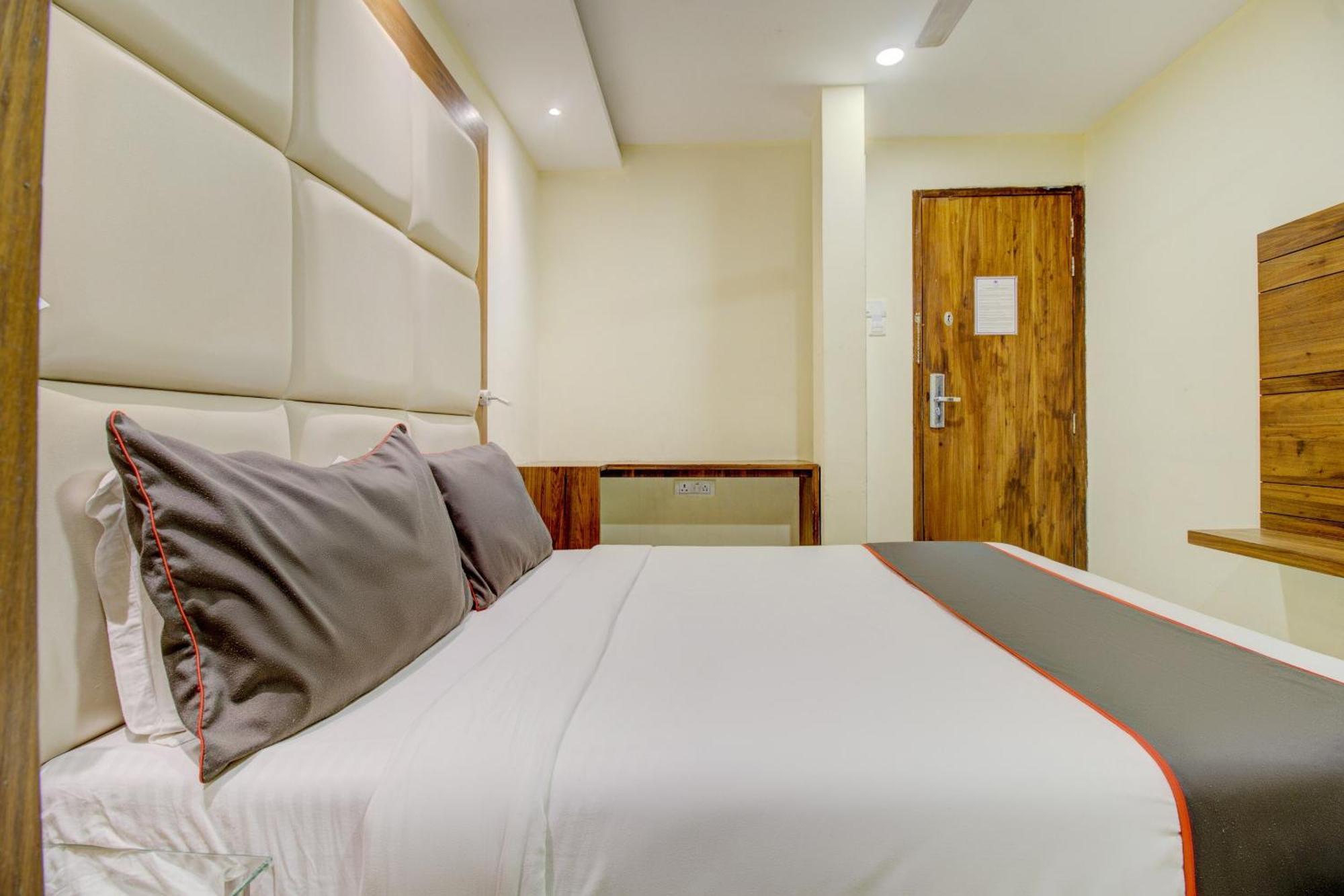 Hotel O Address Inn Мумбаи Экстерьер фото